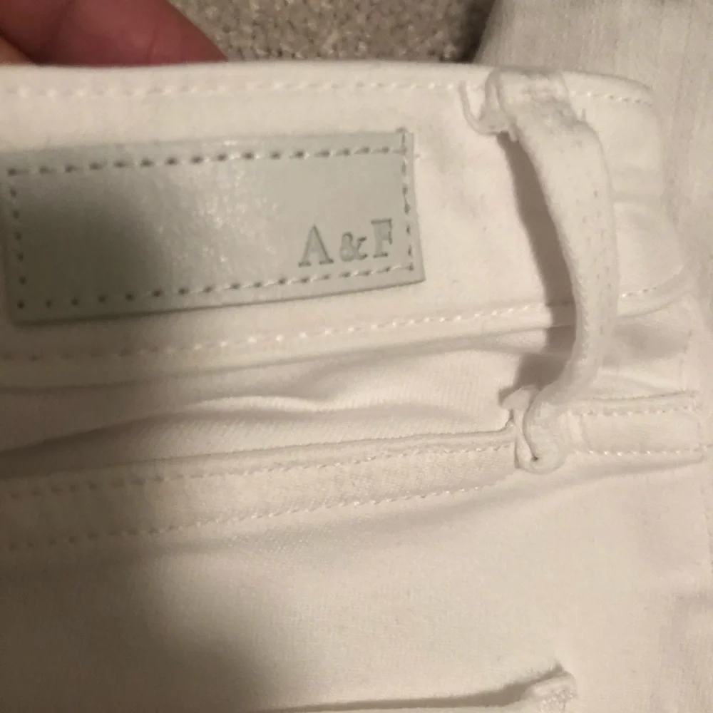 🤍HOST PICK 🤍White Abercrombie Jean - Picture 4 of 7